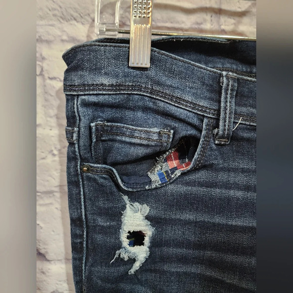 Sneak Peak distressed jeans with peek a boo patchwork detailing Size 9 - Picture 6 of 10